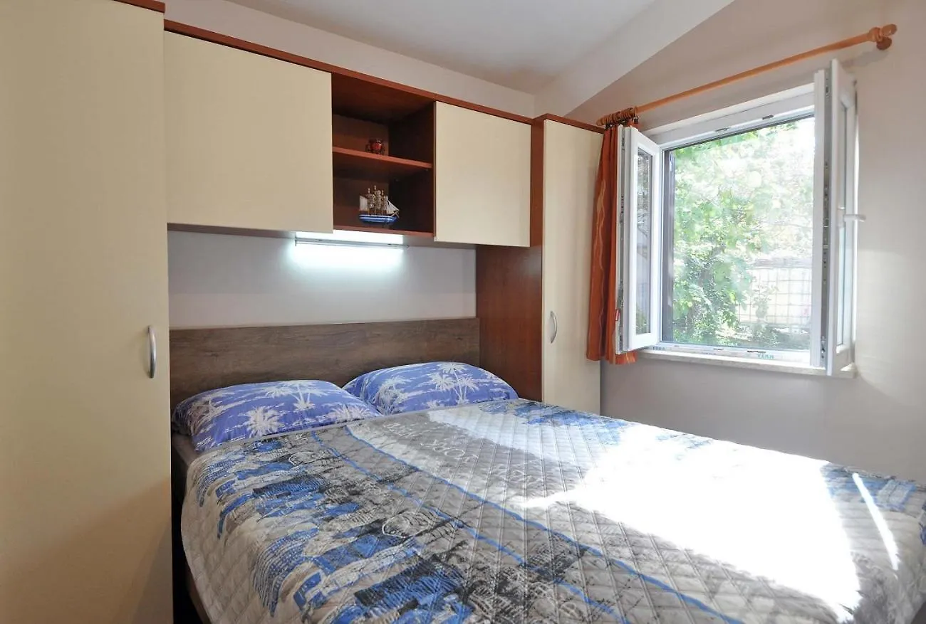 Holiday home Herrliches Ferienhaus Mit Klima, Wlan, Terrasse Und Grillbereich Pula Croatia