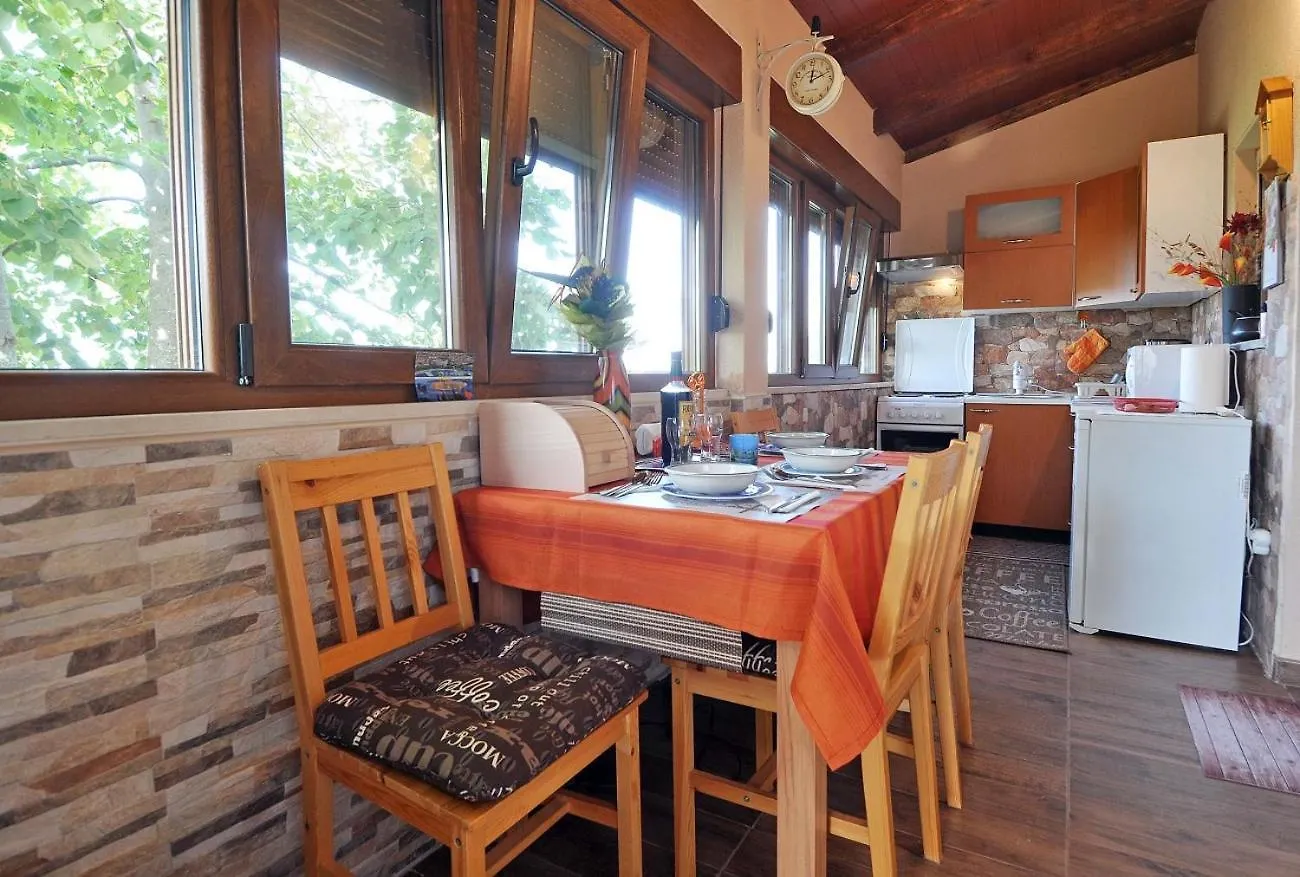 Herrliches Ferienhaus Mit Klima, Wlan, Terrasse Und Grillbereich Pula