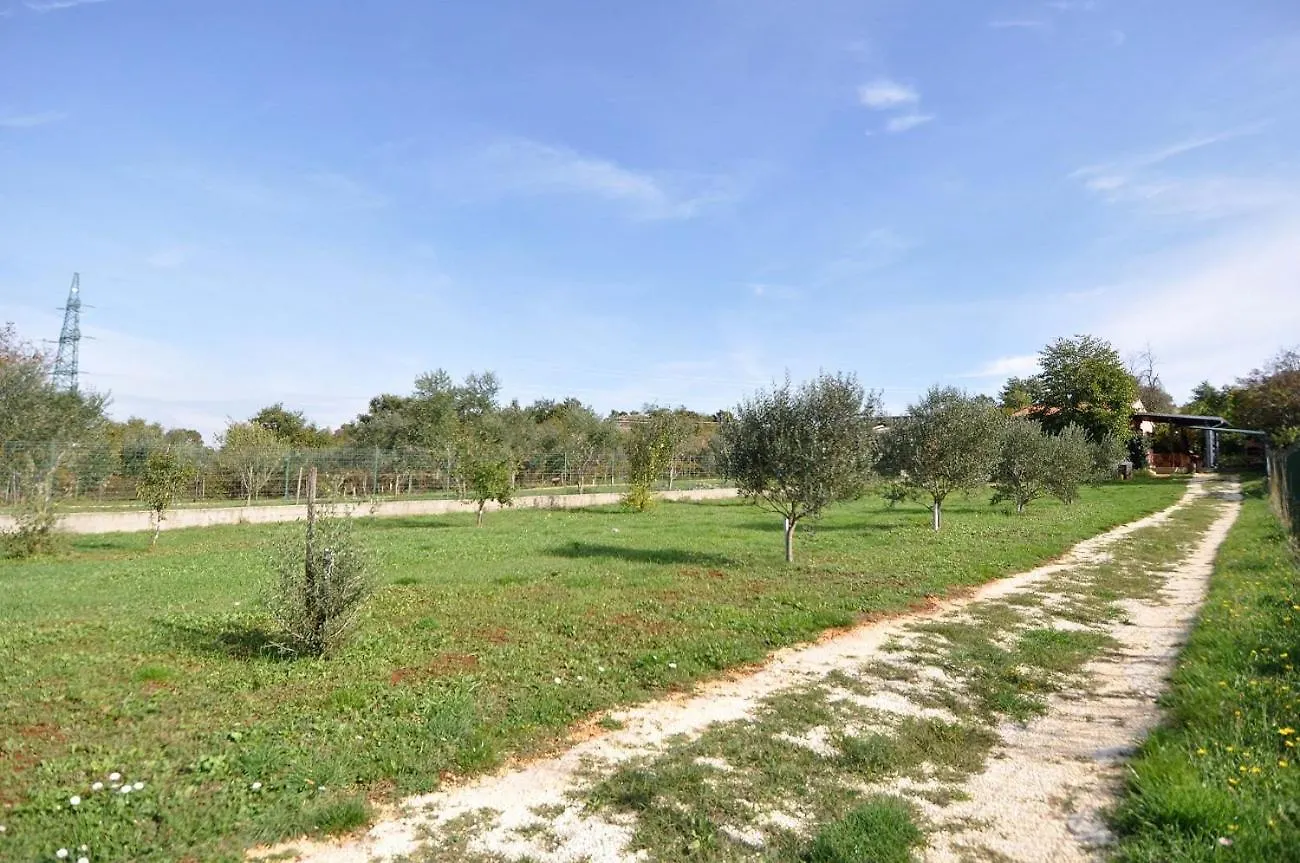 Holiday home Herrliches Ferienhaus Mit Klima, Wlan, Terrasse Und Grillbereich Pula