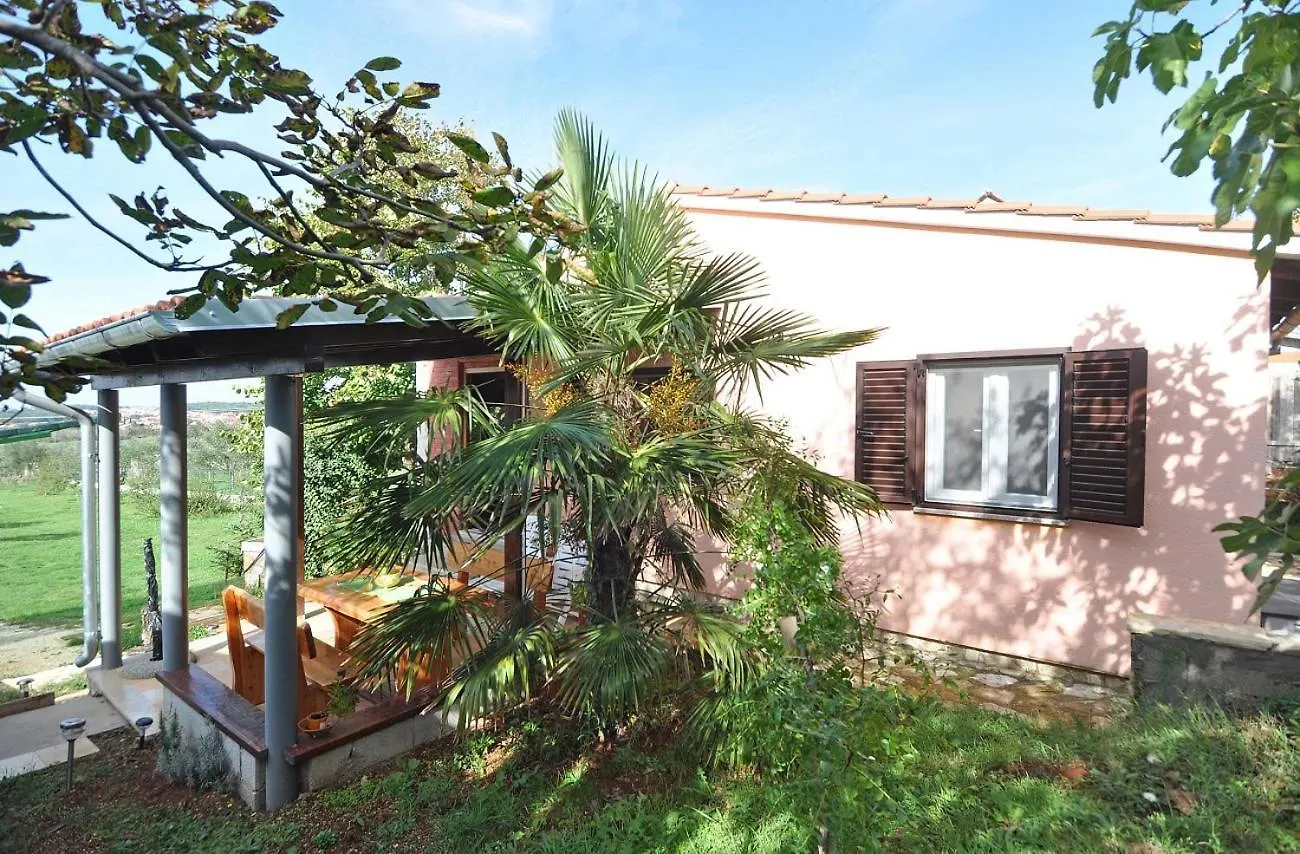 Herrliches Ferienhaus Mit Klima, Wlan, Terrasse Und Grillbereich Pola Casa vacanze